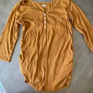 Old navy women’s maternity Henley size small